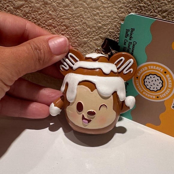 Disney Munchlings Mickey Mouse Ornament Mickey Cinnamon Swirl Ornament NWT - Picture 3 of 4